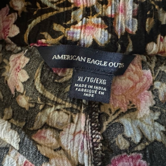 American Eagle Floral Paperbag Gauze Shorts size XL - Picture 3 of 4